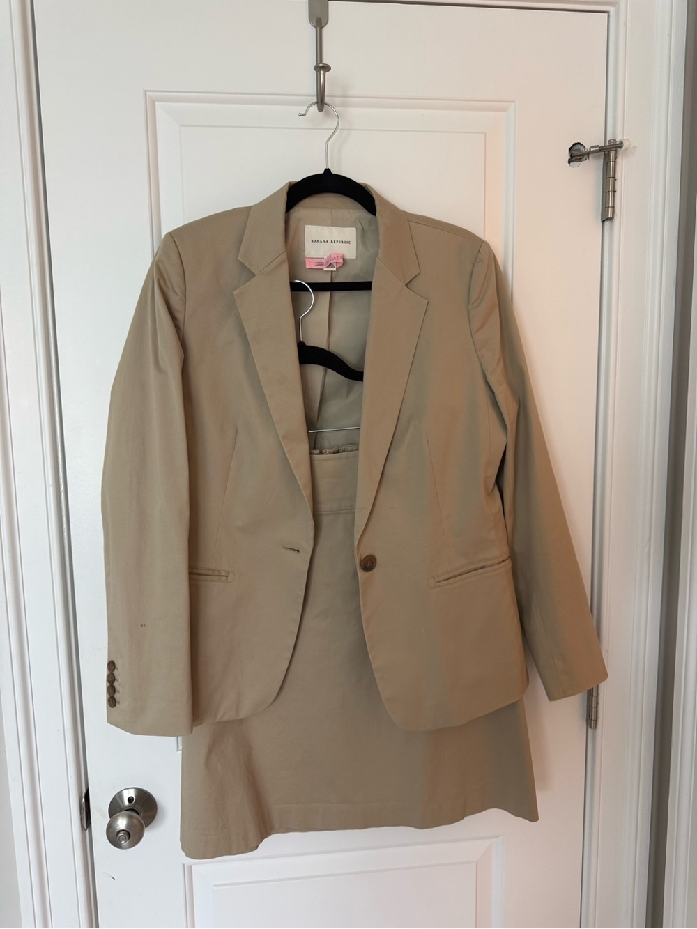 Banana Republic Women's Beige Tailored Blazer and Skirt - Picture 2 of 10